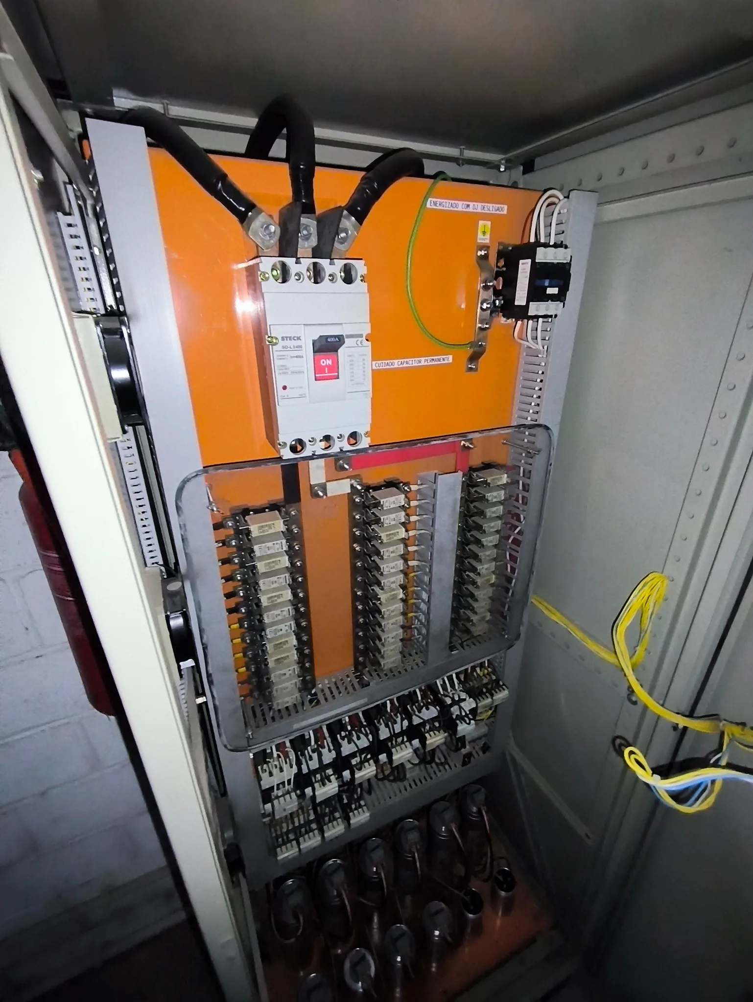 Banco de capacitores submetido a análise técnica